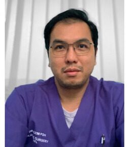 Foto Dr. Adzim Poh Yuen Wen, dokter bedah plastik di UKM Specialist Centre