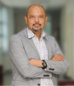 Foto Assoc. Prof. Dr. Farizal Fadzil, dokter bedah plastik di UKM Specialist Centre