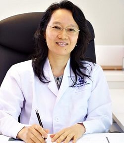 Foto Dr. Ho Sed Ney, dokter mata di Loh Guan Lye