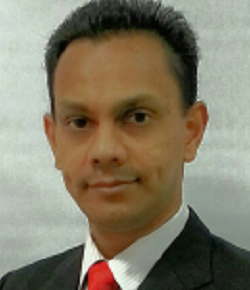 Foto Prof. Dato Sri Dr. Mohd Ramzisham Abdul Rahman, dokter bedah jantung di UKM Specialist Centre