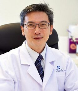 Foto Prof. Dr. Richard Loh Li-Cher, dokter internis di Loh Guan Lye