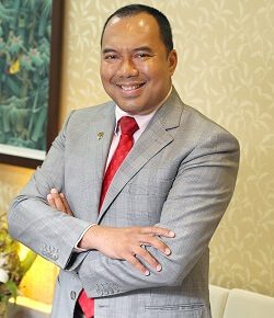 Foto Prof. Dato Dr. Zulkifli MD Zainuddin, dokter urologi di UKM Specialist Centre